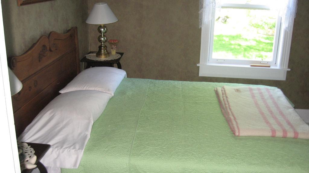 Margaree Harbour View Inn B&B Room photo